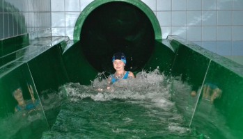 Pływalnia OLIMPIC w Strawczynku - zjeżdżalnia